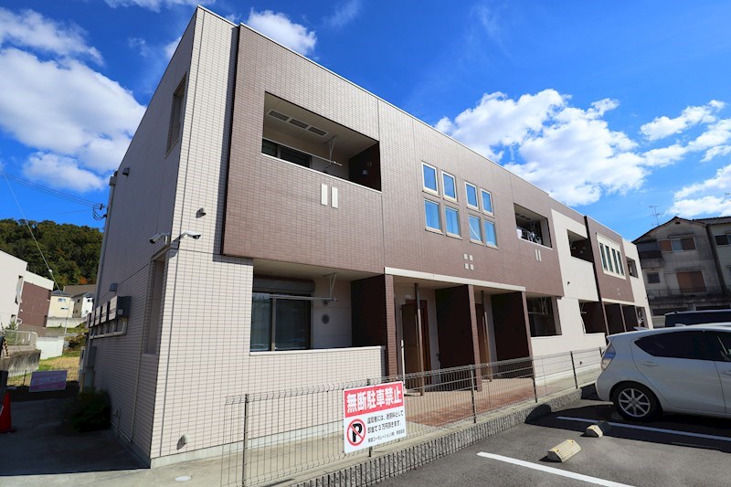 Ｌｉｖｒｅ東生駒 103号室 外観