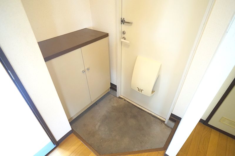 司ハイツ 玄関