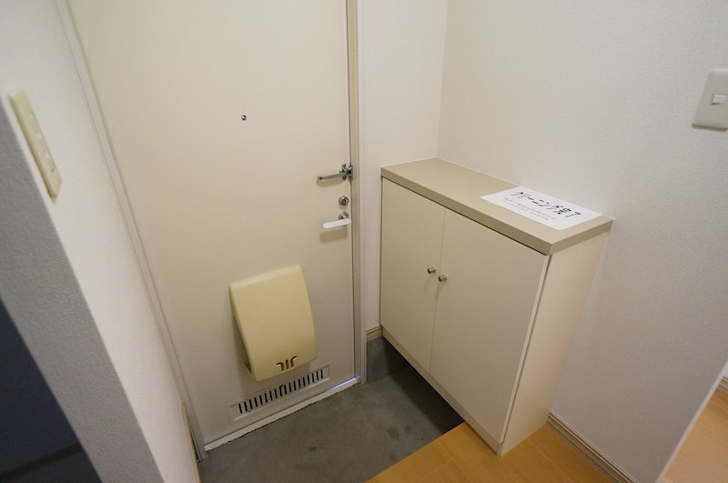 ドミール花園 玄関