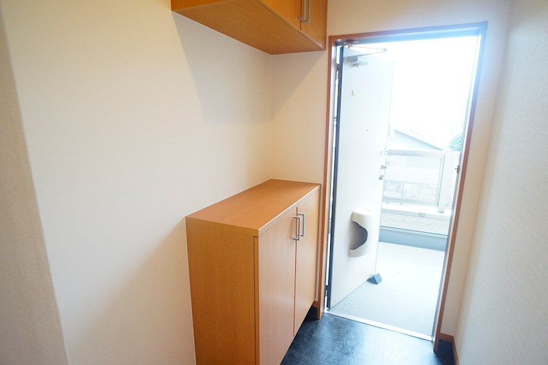クレストパーク東生駒 玄関