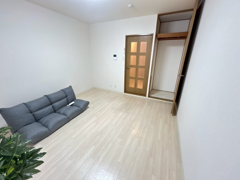 シャトー・ドゥ・クリヨン リビング