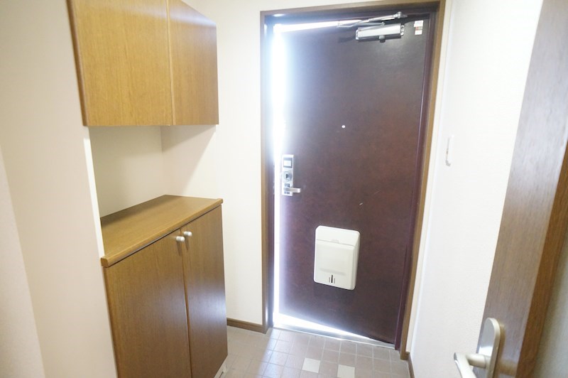 ファミーユ２１ 玄関