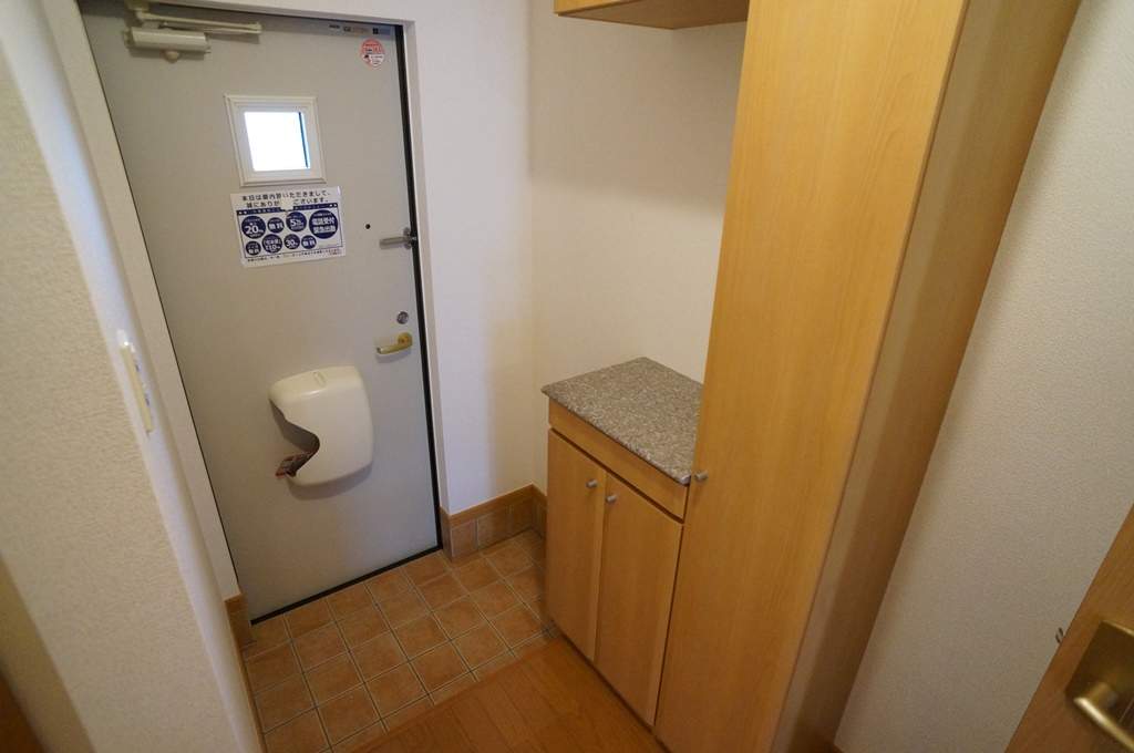 プチシャトー　Ｅ棟 玄関