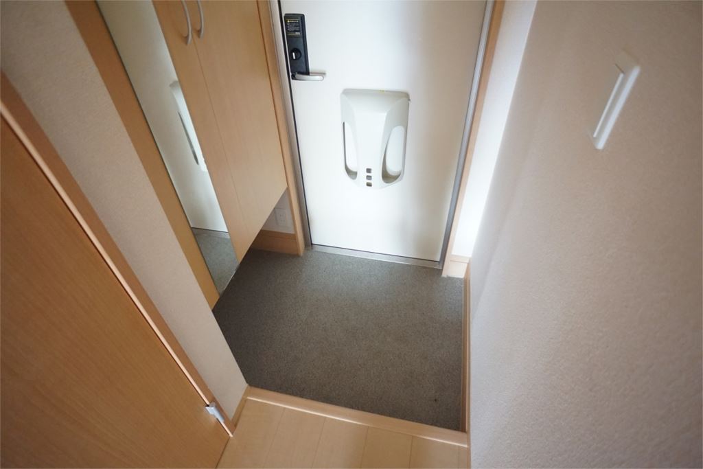 ルーナ・クレシェンテＢ棟 玄関