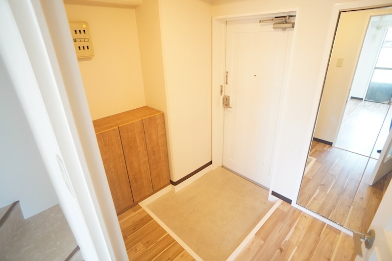 ロイヤル・モアあやめ池 玄関