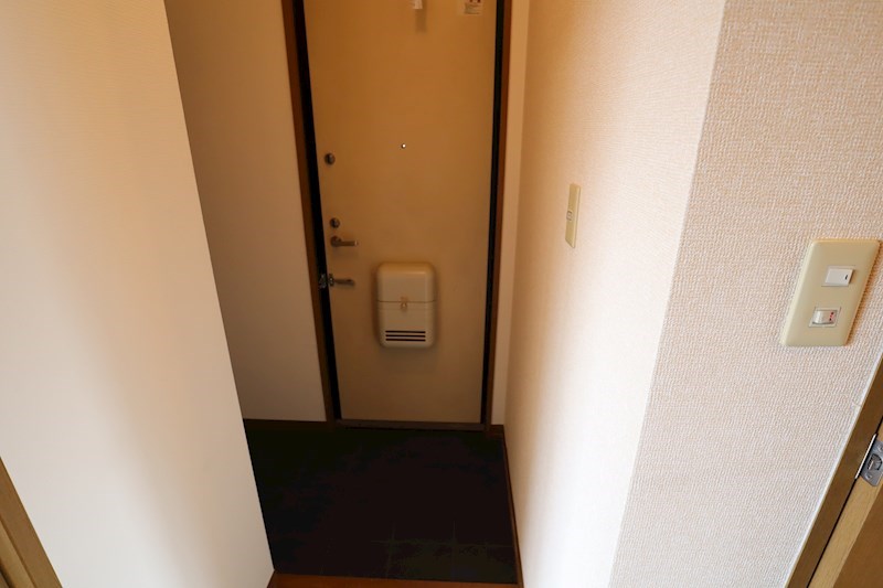 コンフォールシャトー 玄関