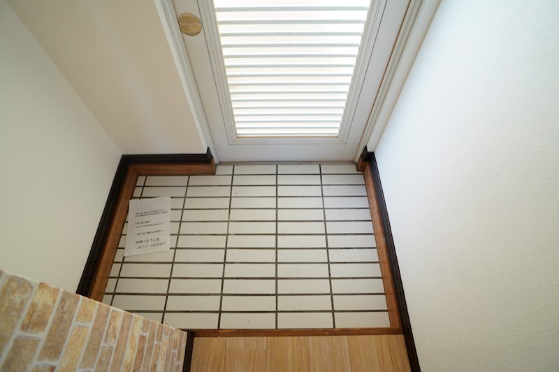 コンフォルト畠田 玄関