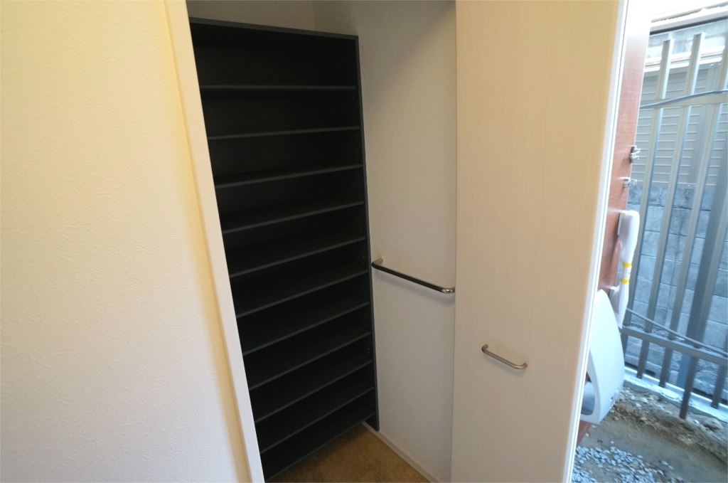 ミューズ秋篠 玄関