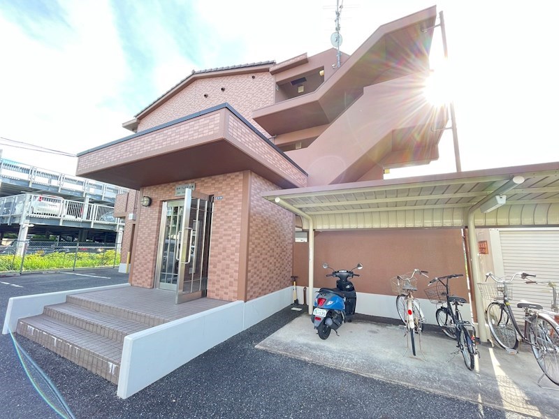 カサフェリス富雄 203号室 外観