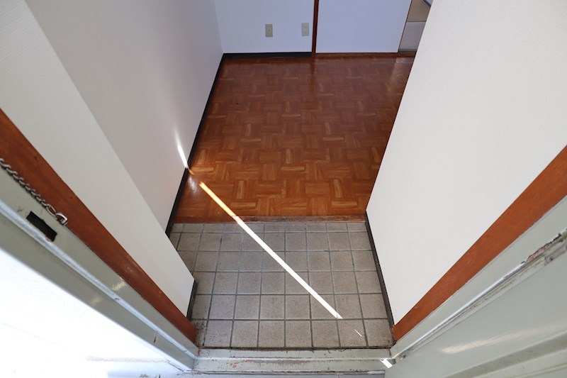 明和マンション 玄関