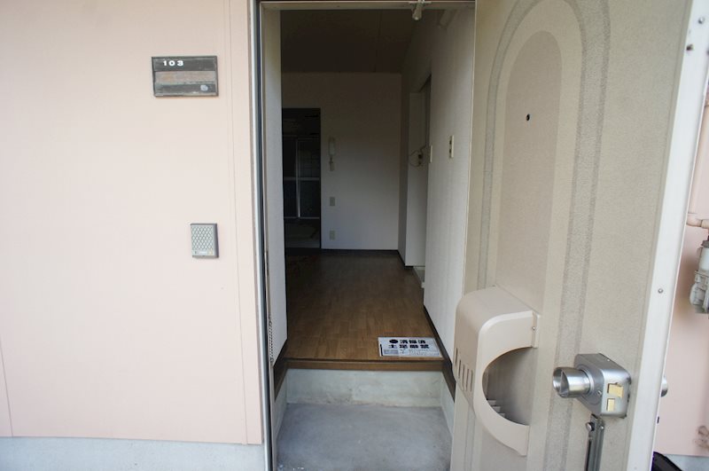 メゾン松塚 玄関