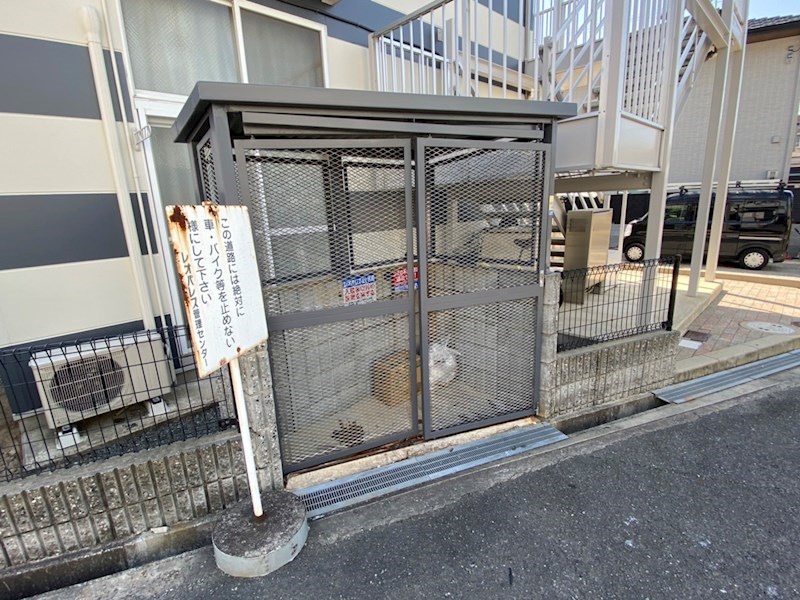 レオパレスAdvance富雄 ベランダ