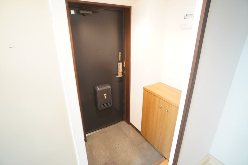 シティロイヤル富雄南 玄関