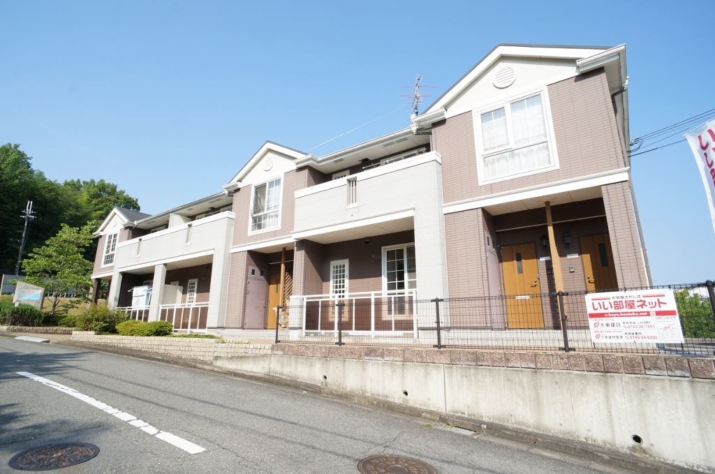 レフィナード富雄 203号室 外観