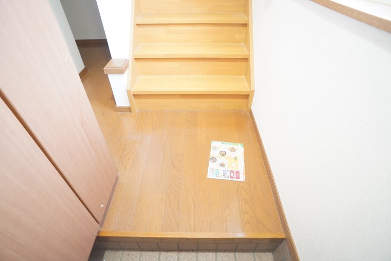 レフィナード富雄 玄関