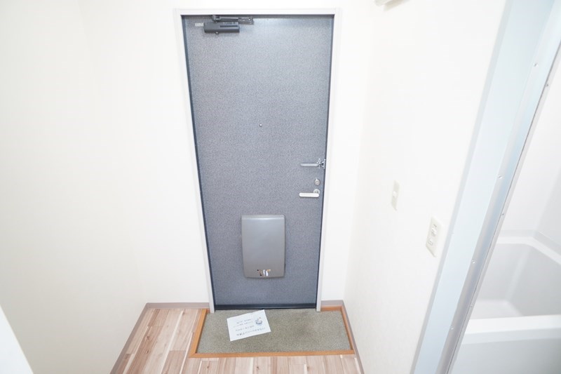 リヴィエール富雄 玄関