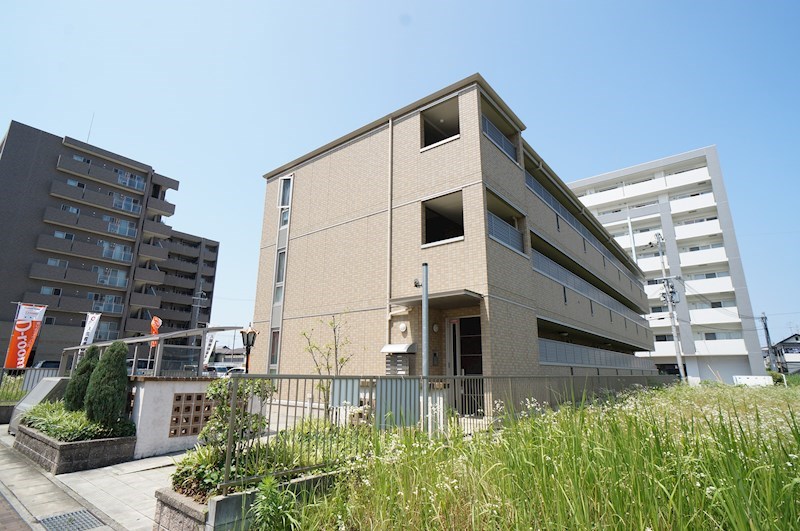 リビングタウン西大寺 201号室 外観