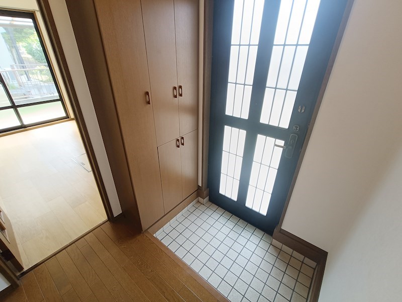 ウェル高の原10号棟 玄関