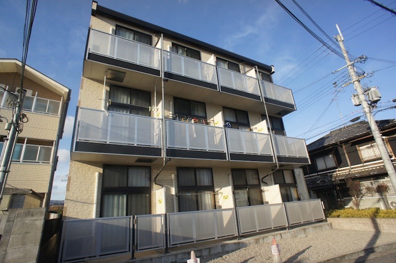 レオパレスブルースカイ王寺 204号室 外観