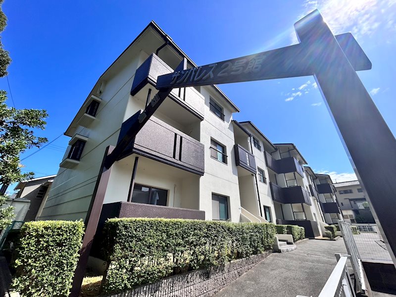 富雄サンパレスⅡ号館 外観