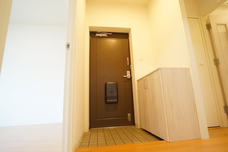 富雄サンパレスⅡ号館 玄関