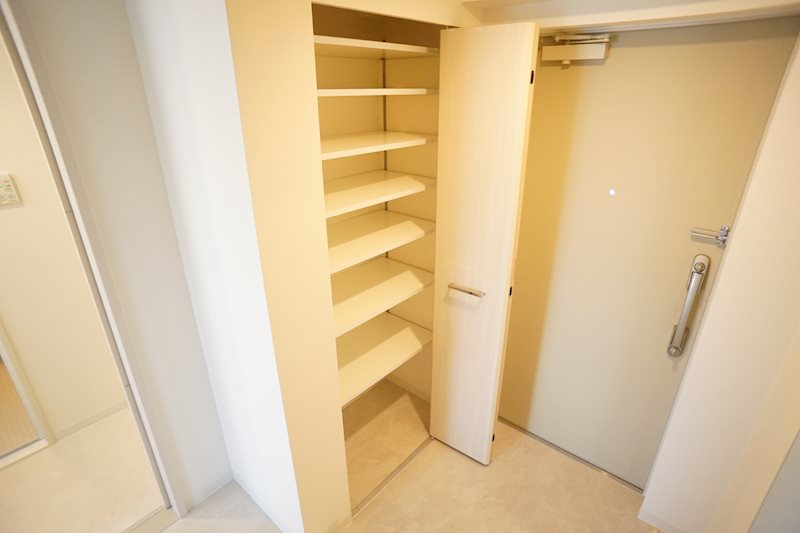 ラ・プリュス 玄関