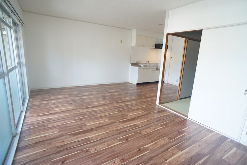 三郷駅前マンション リビング