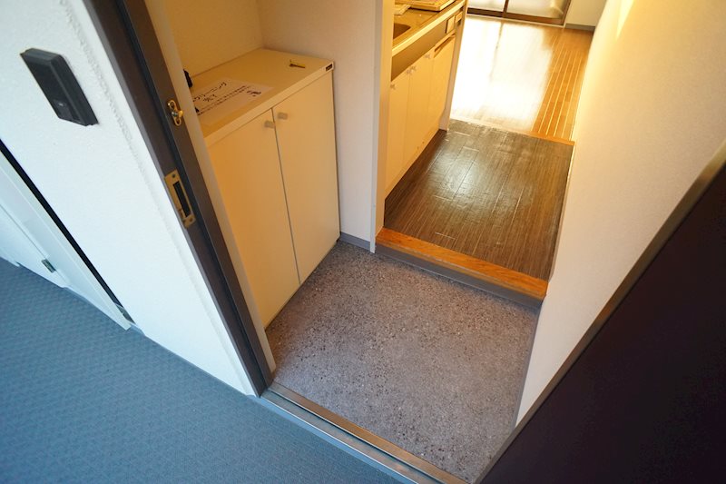 オーヤビル新館 玄関