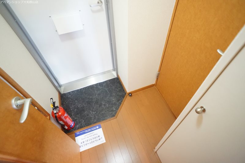 レオパレスケルン 玄関