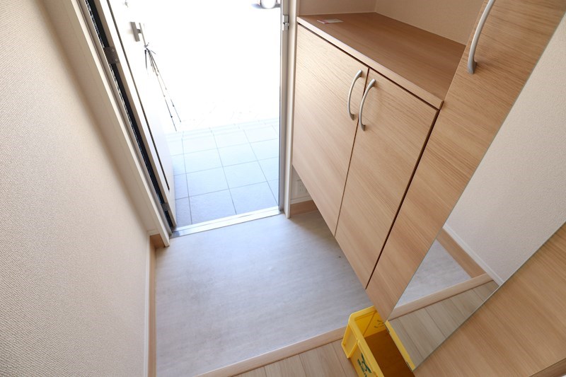 ロイヤルコート藤原京B 玄関