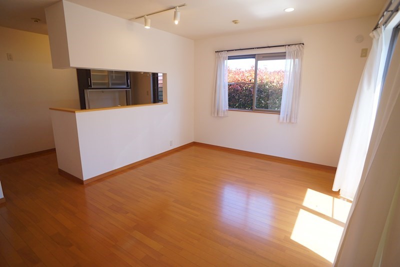 王寺町畠田5丁目戸建 リビング