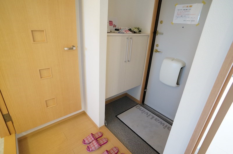 ヴィルヌーブＢ棟 玄関