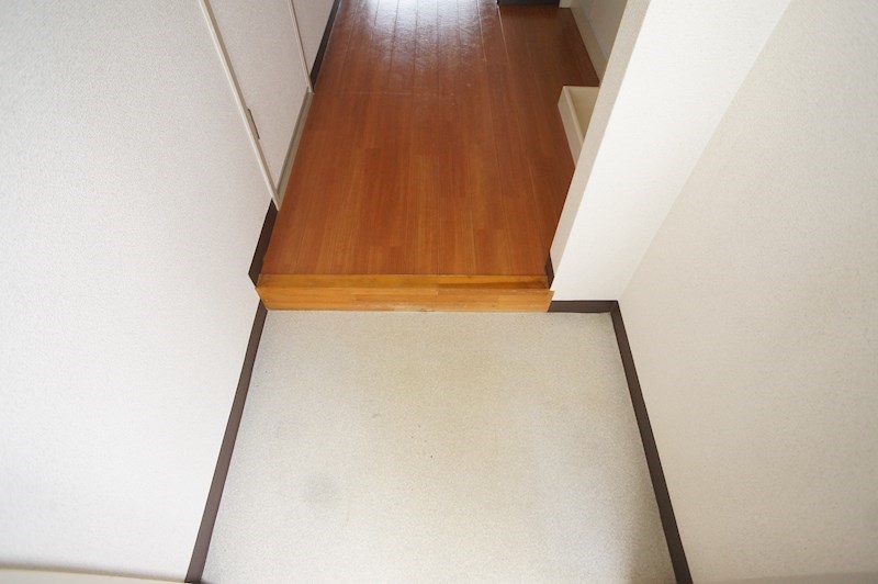 八木ロイヤルハイツ 玄関