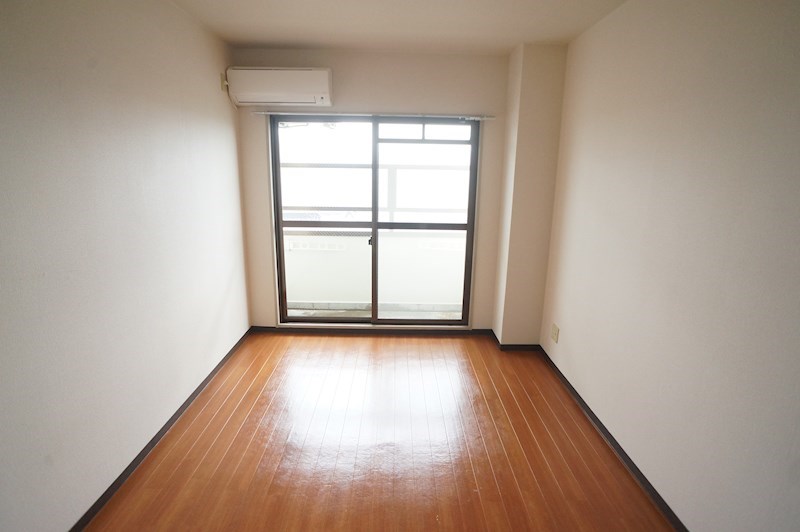 八木ロイヤルハイツ ベッドルーム