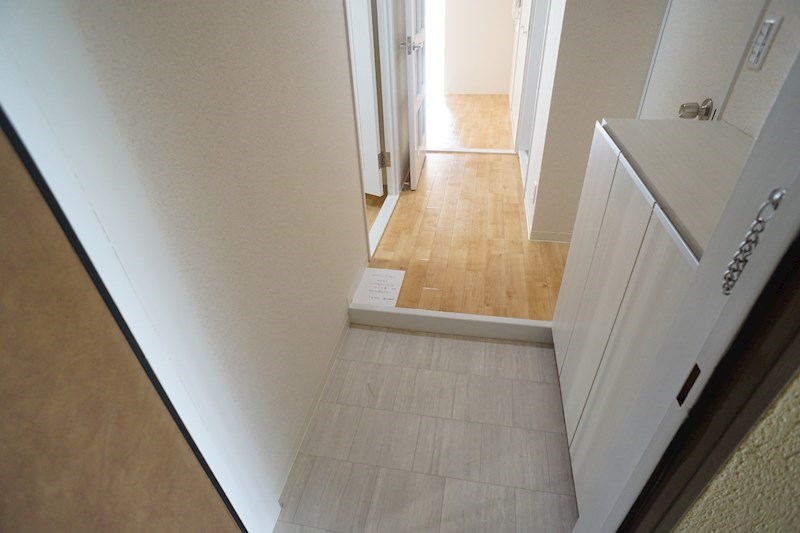 三和平城グランドパレス 玄関