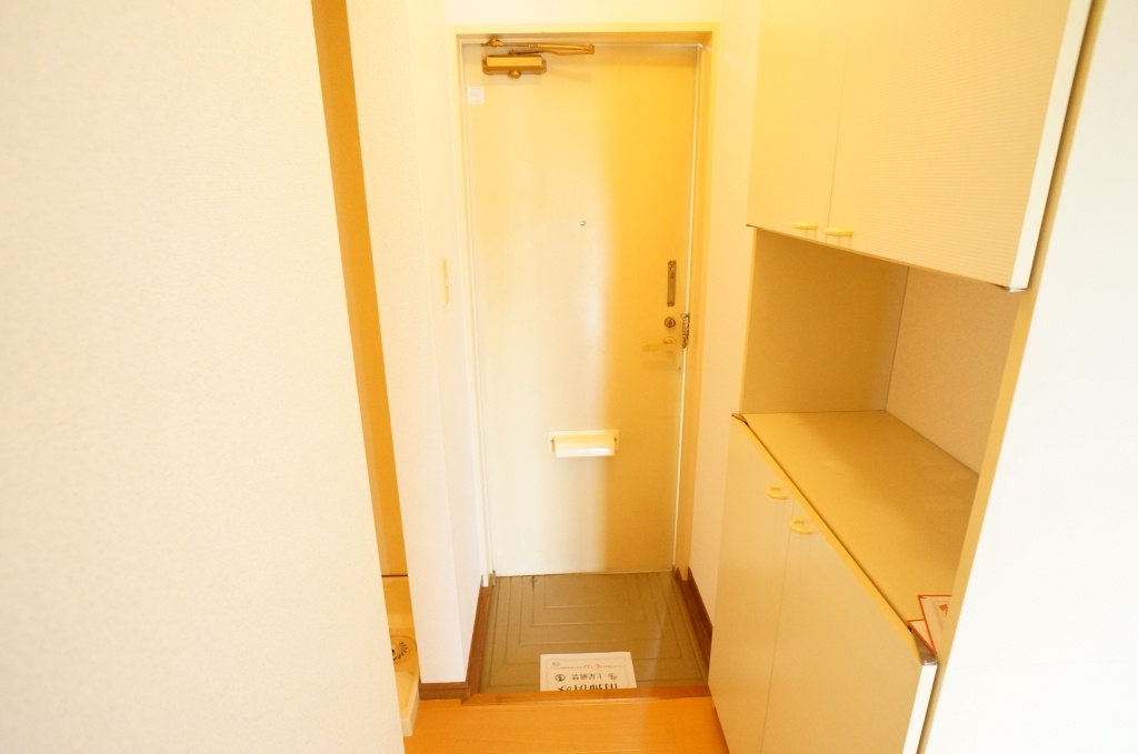 グランディーナ左京パートⅢ 玄関