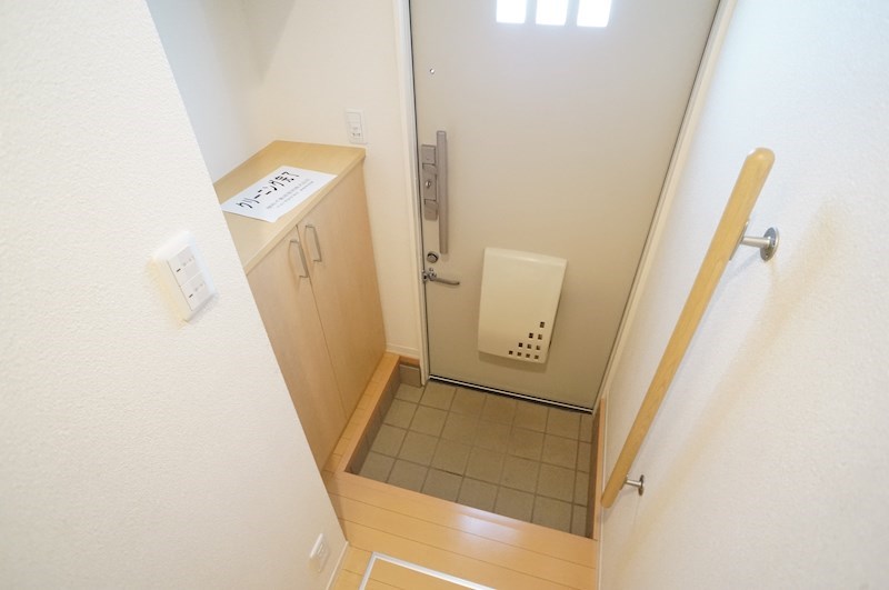 アガーペ八木　C棟 玄関
