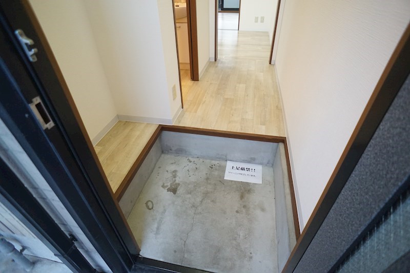 クレアコート西大寺 玄関
