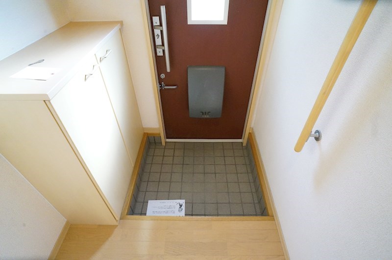 ラ・メゾン柿の木Ａ 玄関