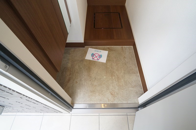 サングレース 玄関