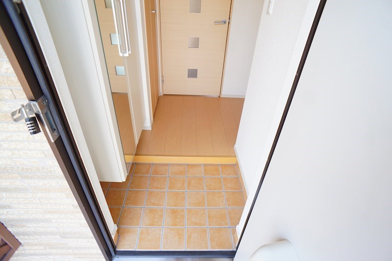 メゾン・カレント 玄関