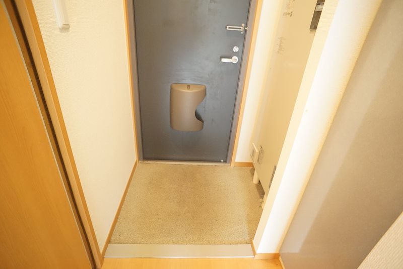 サンハイツ三条添川 玄関