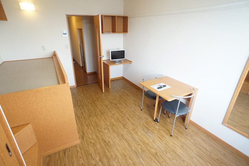 レオパレスＳＨＯＷ（ショー） リビング