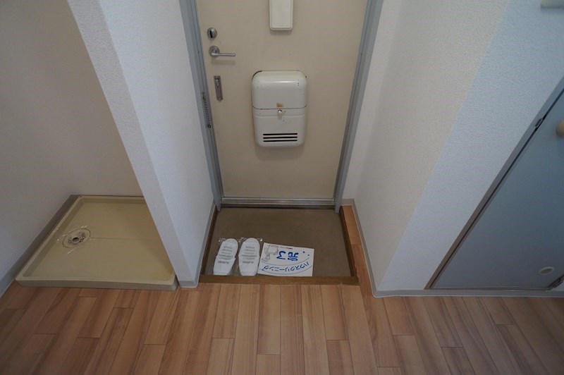 ハイツイヨマタ 玄関