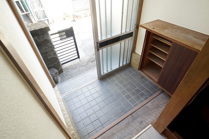 桜ケ丘貸家 玄関