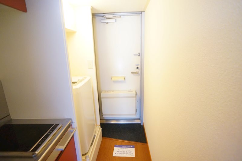 レオパレスAdvance富雄 玄関