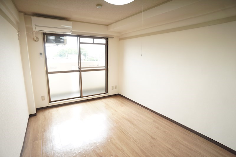 エバーグリーン天理 リビング