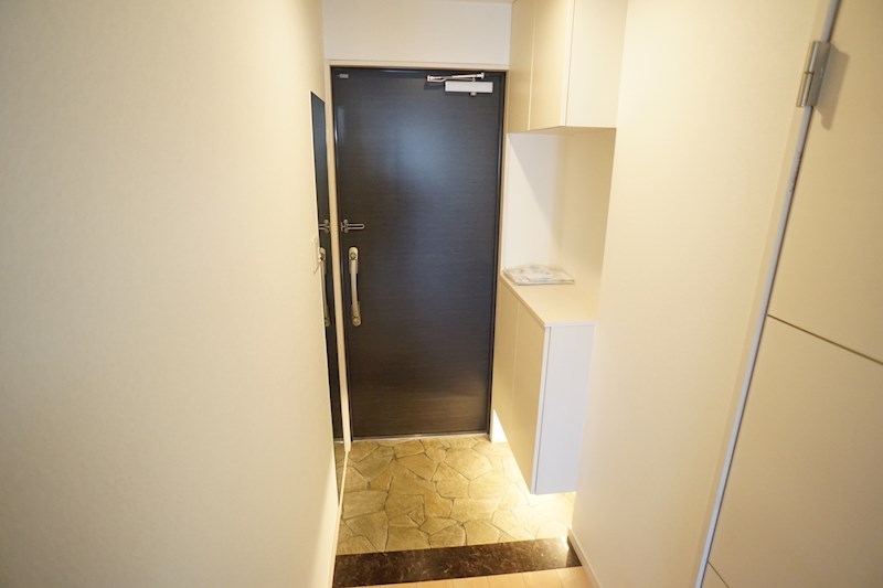 グラディオ新大宮 玄関