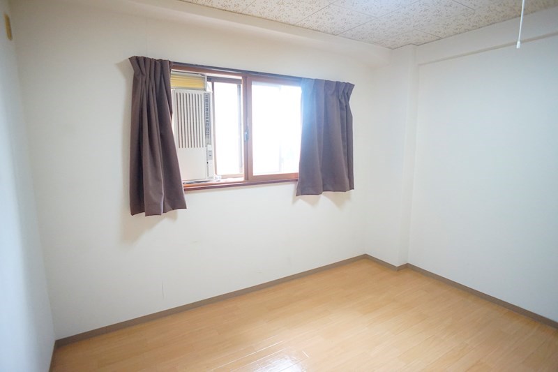 生駒ビル リビング