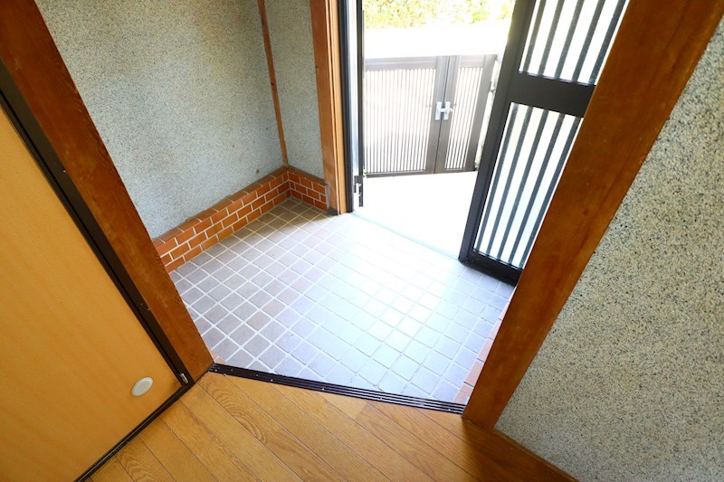 西松ヶ丘戸建 玄関